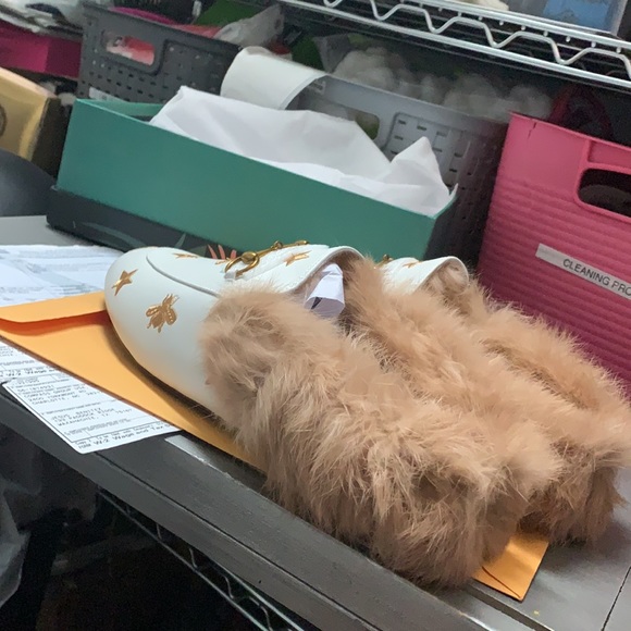 Woman’s shoes - Picture 3 of 3